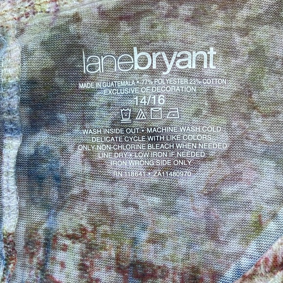 ⭐️ 5/$20 ⭐️ Lane Bryant T-shirt - Picture 3 of 4